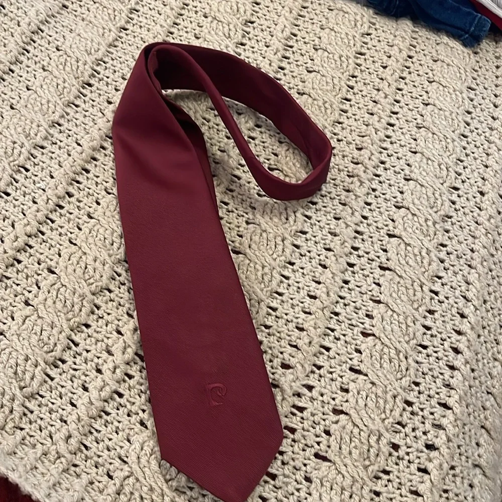 Vtg Pierre Cardin Hudson Tie‎ Paris New York 100% Imported Polyester Burgundy
